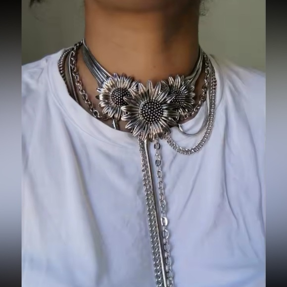 Vintage-Inspired Layered Sunflower Choker Necklace – Statement Piece - Picture 8 of 16
